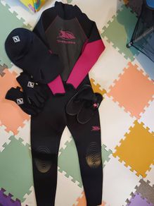 wetsuit 5mm +hat+shoes+gloves (SizeM)