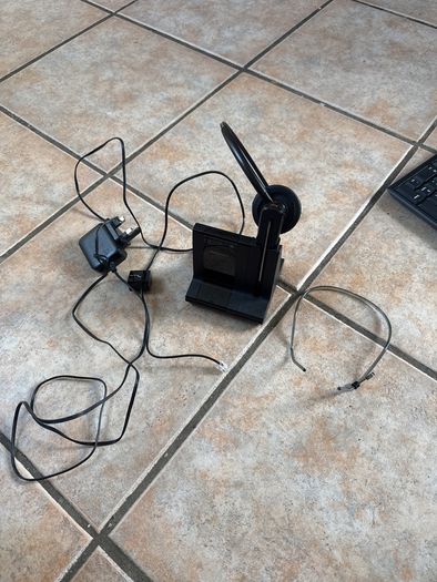 Plantronics Savi W8200B/A Wireless Office Headset System