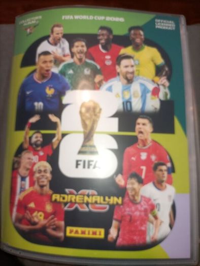 Panini World Cup 2026 binder almost full + extra cards