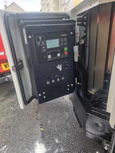 2 x Trime X Solar Lighting Tower