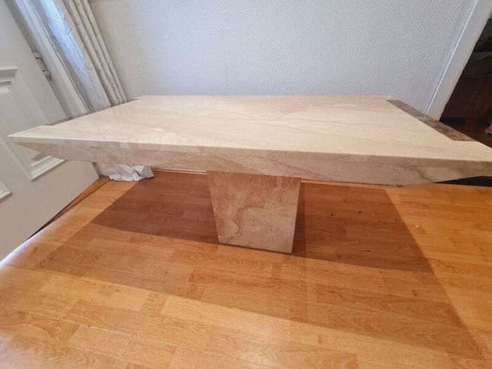 marble  table