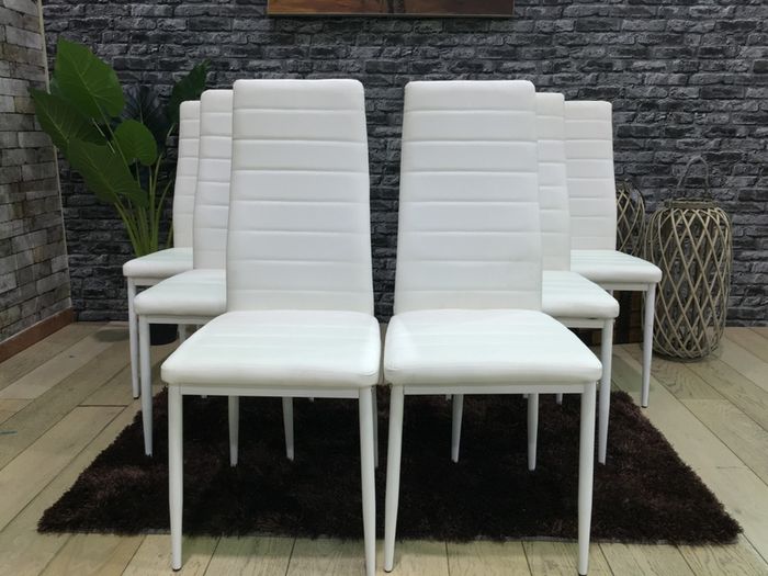 White glass dinning table +6 chairs.