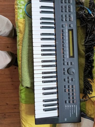 Roland XP-40 Synthesizer