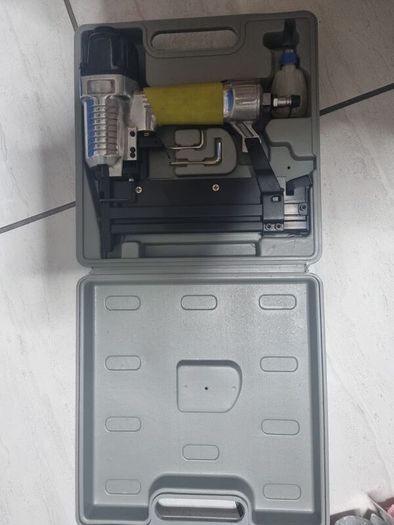 Air power staple gun