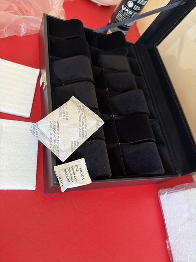 New watch box holds 12 watches