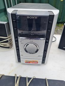 Radio/CD/MP3 player with speakers