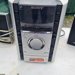 Radio/CD/MP3 player with speakers