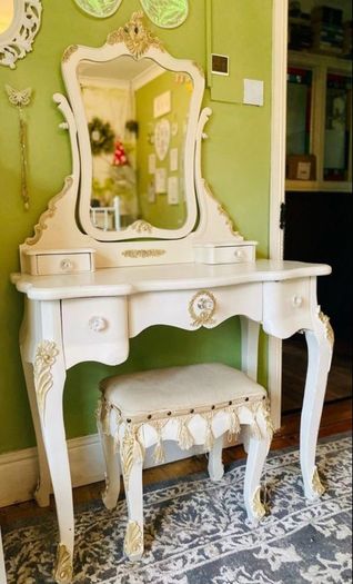 Vanity Dresser