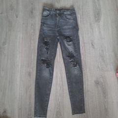 black ripped skinny jeans