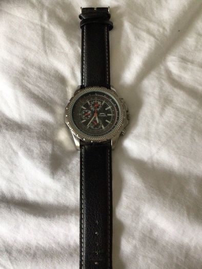 men watch