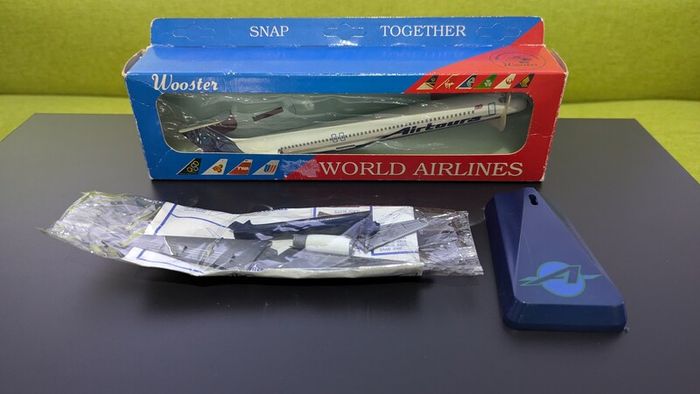 Airtours 1:200 scale model airplane, MD-80 aircraft, made by Wooster
