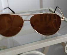 Aviator style sunglasses