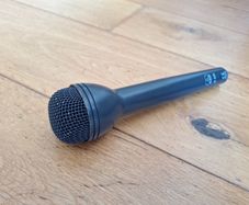 Akg D230