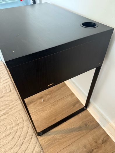 Black Desk