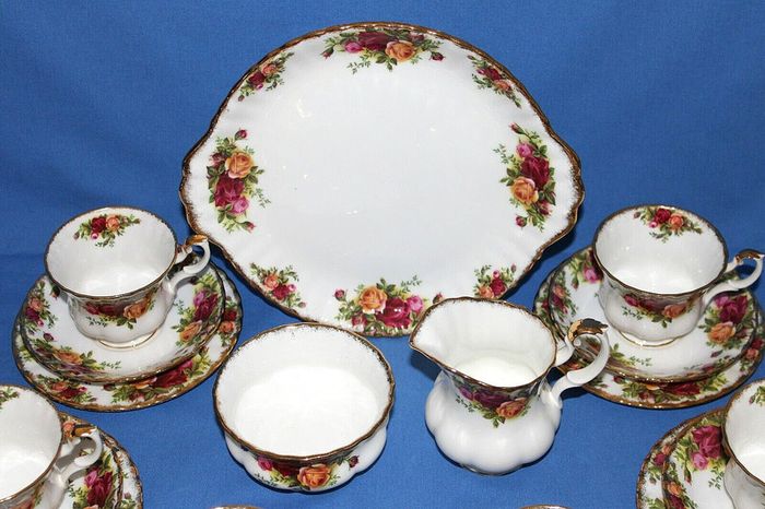 Royal Albert "Old Country Roses"   21 pcs Tea Set