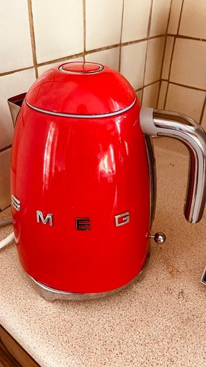 Smeg kettle red