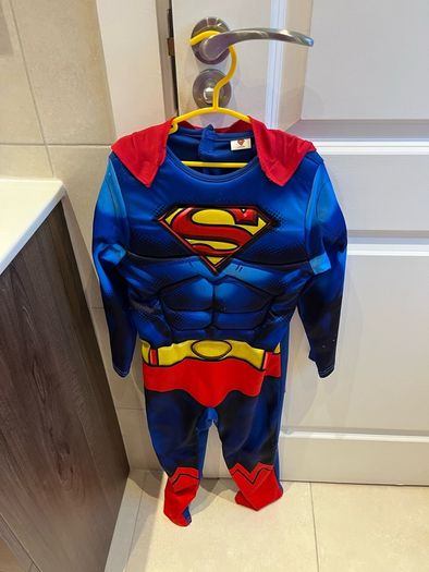 Superman costume - 5-6 year old