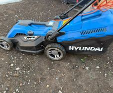 electric lawnmower