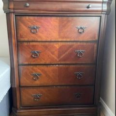 Beautiful Chest of Draws Art Deco style