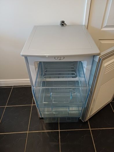 Undercounter freezer