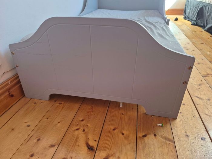 Toddler bed