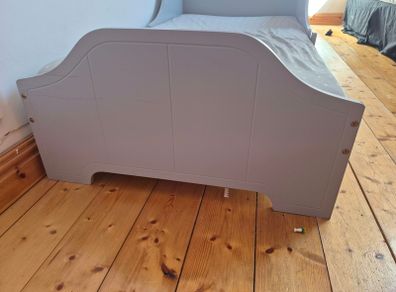 Toddler bed