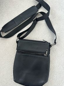 Travel bag over-the-shoulder