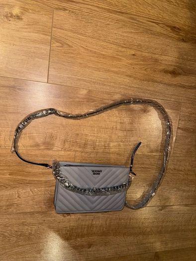 Victorias Secret Cross Body Bag Gray Chevron V-Quilted Studded Purse New
