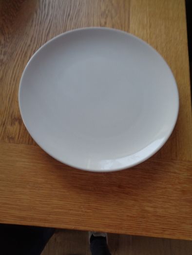 White Dinner Plates x 6 for Sale