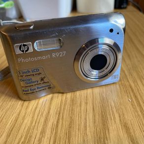 HP Photosmart R927 Battery + 128GB SD card