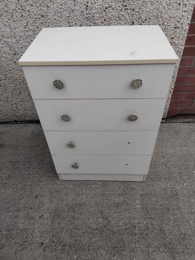 chest of drawers