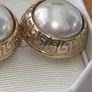1980's Large Gold Tone Pearl Clip on Earrings Image 2
