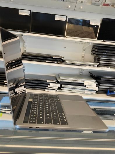 Touch Bar Apple MacBook Pro 13" A2159 2019 i5-8257U 8GB 256GB RETINA 2560 x 1600 (Battery Cycle: 165)