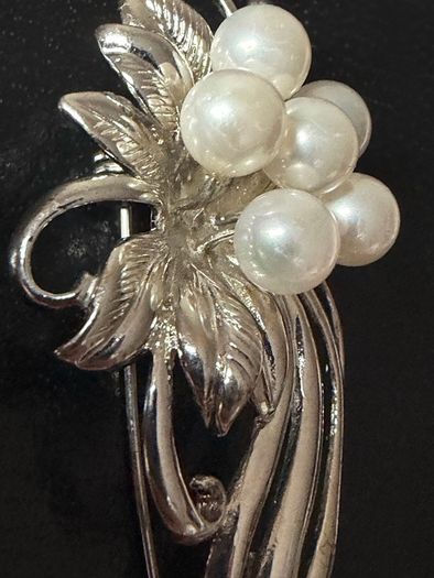 brooch