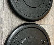 10kg  x 4 York standard 1" diameter weight plates