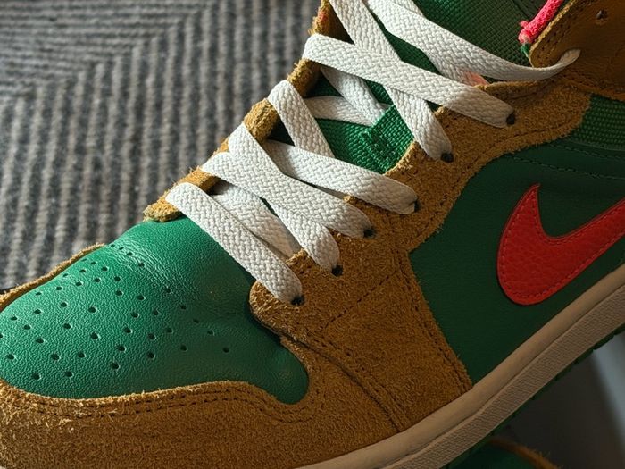 Nike Air Jordan 1 Mid "Wheat and Water Melon"