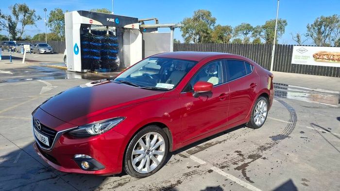 Mazda 3 saloon version NEW NCT
