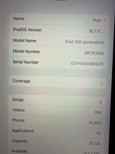 Apple iPad 5th Generation 32GB WiFi Case Included