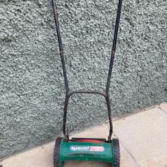 Price drop Manual lawnmower