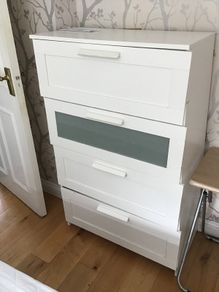 chest of drawers