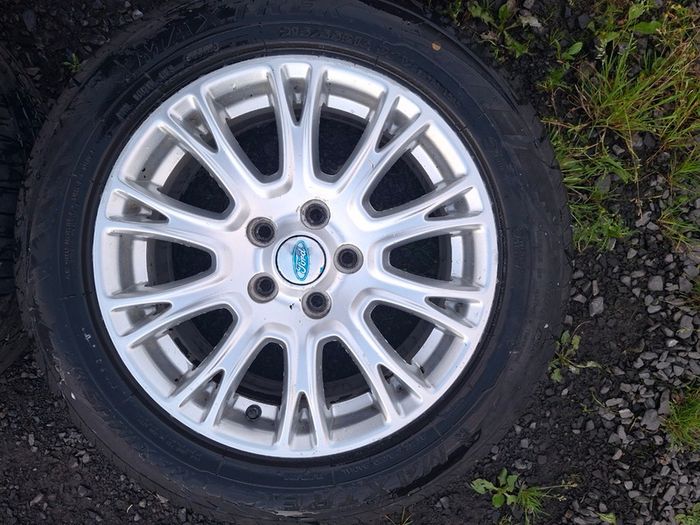 16" Genuine Ford Alloys with tyres