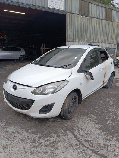 Breaking Mazda damio 2013 petrol