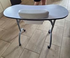 Nail table