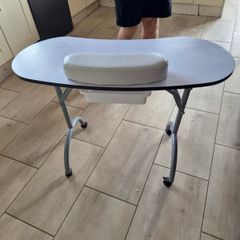 Nail table