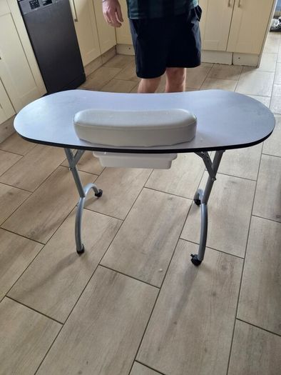 Nail table