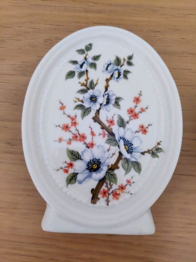2 vintage Oval fine bone china standing Display Plaques