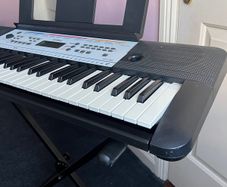 Yamaha YPT-260 Keyboard + Stand Stagg