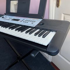 Yamaha YPT-260 Keyboard + Stand Stagg