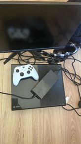 xbox one, controller, and monitor 60hz
