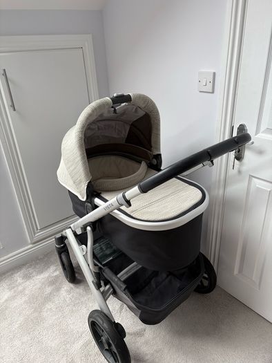 UPPAbaby Vista V2 Pushchair & Carrycot Bundle | Sierra plus mamas and papas footmuff